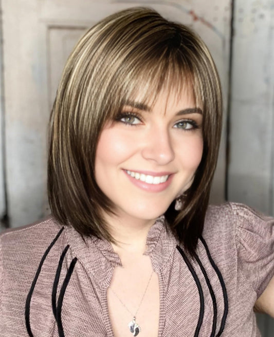 RENERSHOW Brown Highlight Short Pixie Bob Wig with Bangs Layered Brown Mix Blonde Wigs for Women Chin Length Straight Synthetic Wig Natural Looking Daily Party Wig