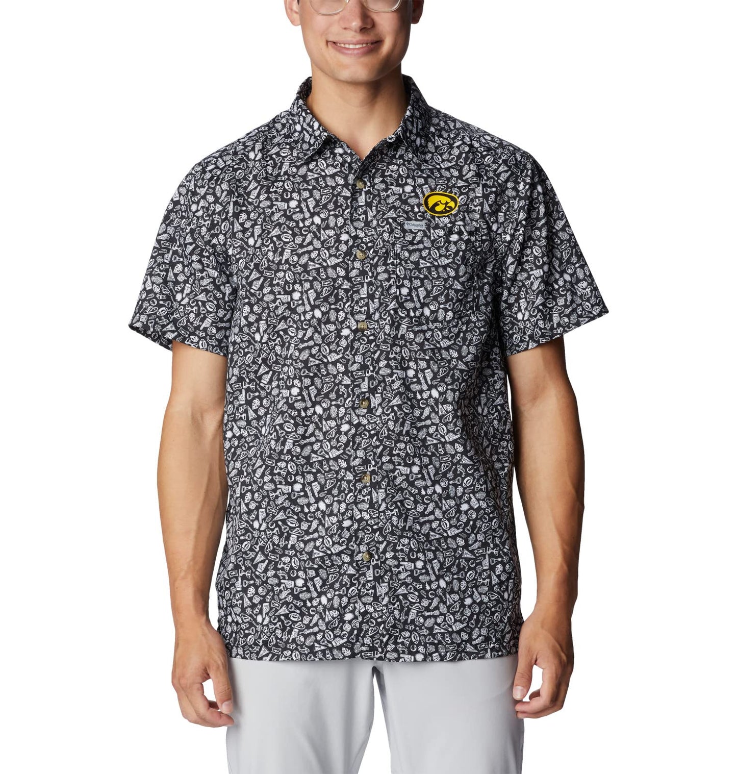 Columbia Men's Collegiate Super Slack Tide Shirt, IW-Black Gameday Print, Small