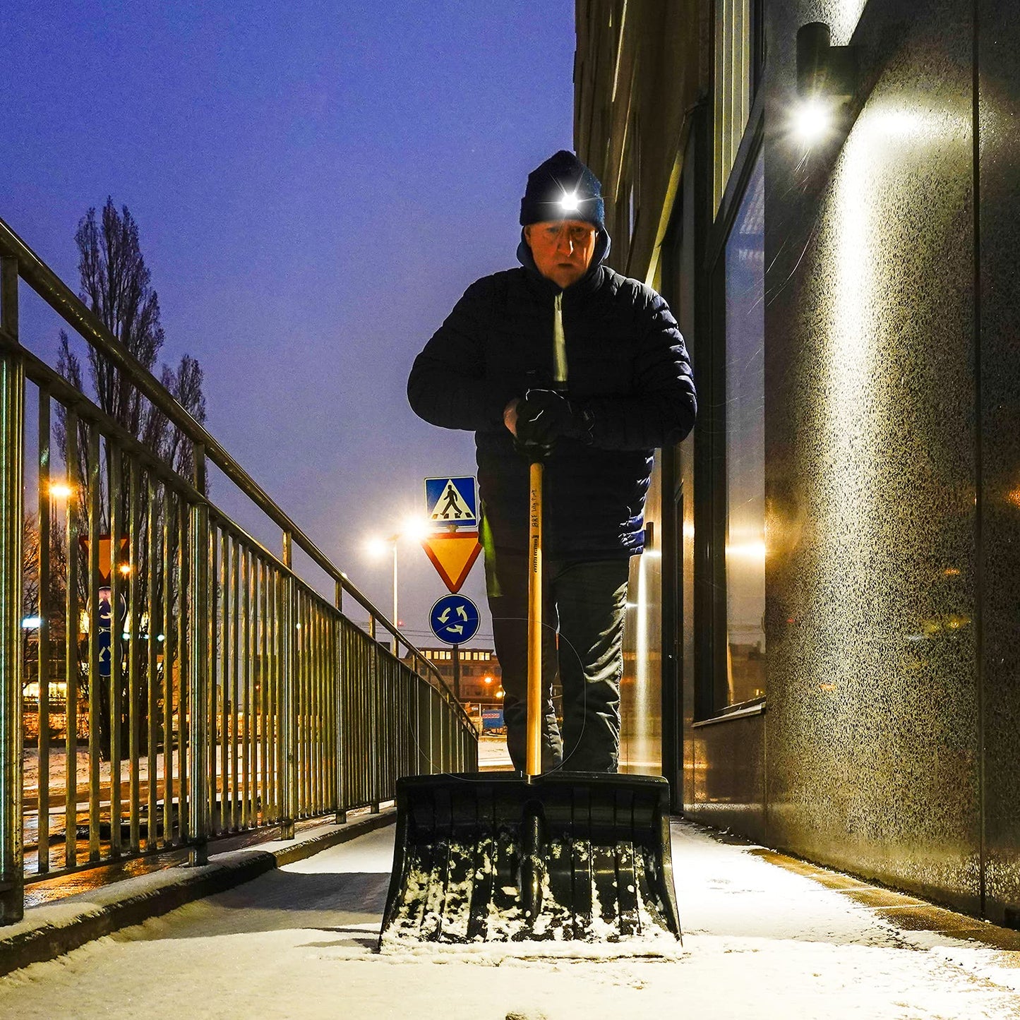 Ocatoma Gifts for Men,LED Unisex Beanie Warm Hat with Light Gift Idea for Dad,Father,Boyfriend,Mechanic,Stocking Stuffers Black